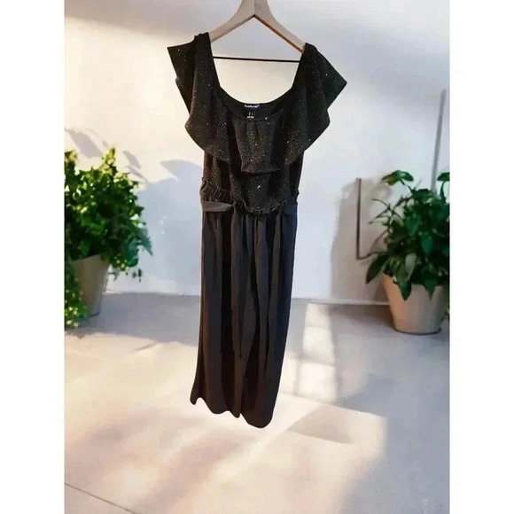 Charlotte Russe Off Shoulder Sleeve Jumpsuit Romper Size Large Sparkly Top NWT - Picture 1 of 5